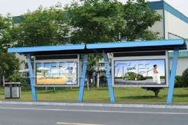 多畫(huà)面候車(chē)亭燈箱特征