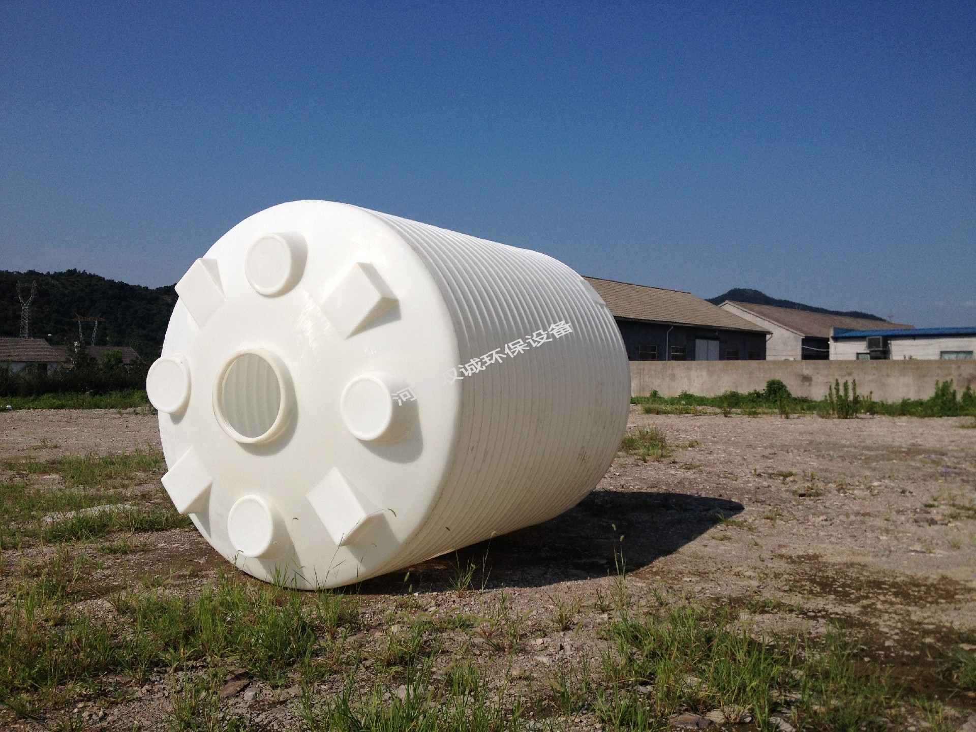 PE塑料儲(chǔ)罐的特性: