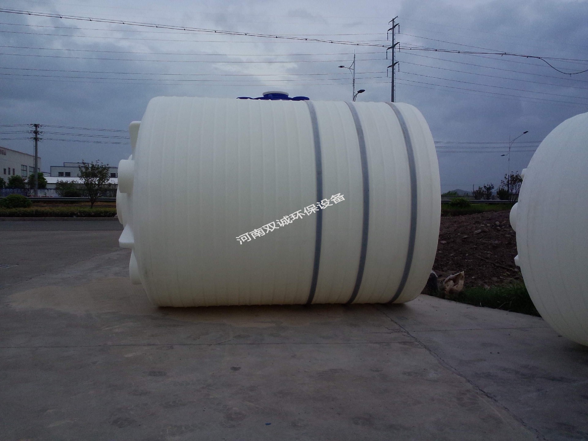 PE滾塑儲(chǔ)罐滾塑加工過(guò)程: