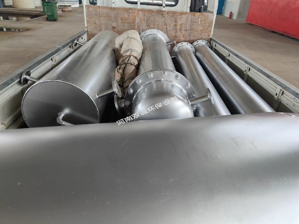 新鄉(xiāng)市某公司廢水回收塔，廢水冷凝器，油水分離器發(fā)貨